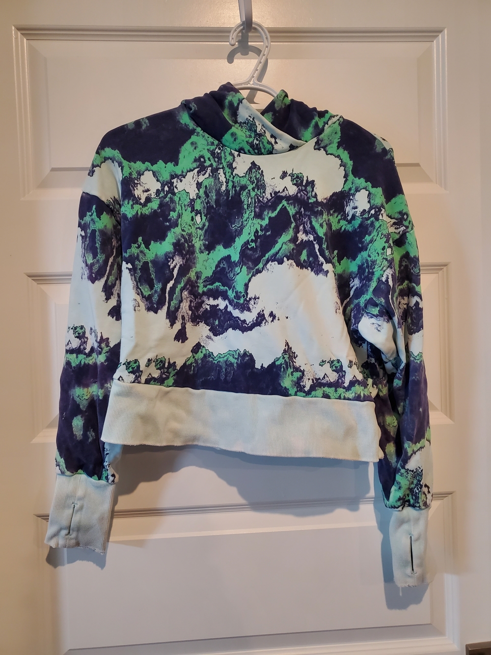 JoyLab Green, Navy & White Tie-Dye Cropped Hoodie